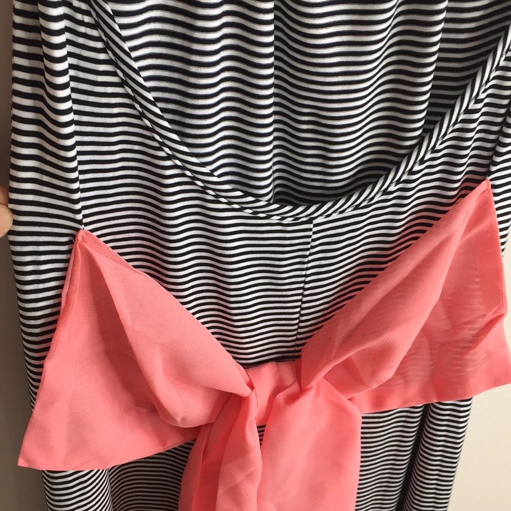 Striped backless maxi dress with bow. - Picture 7 of 7